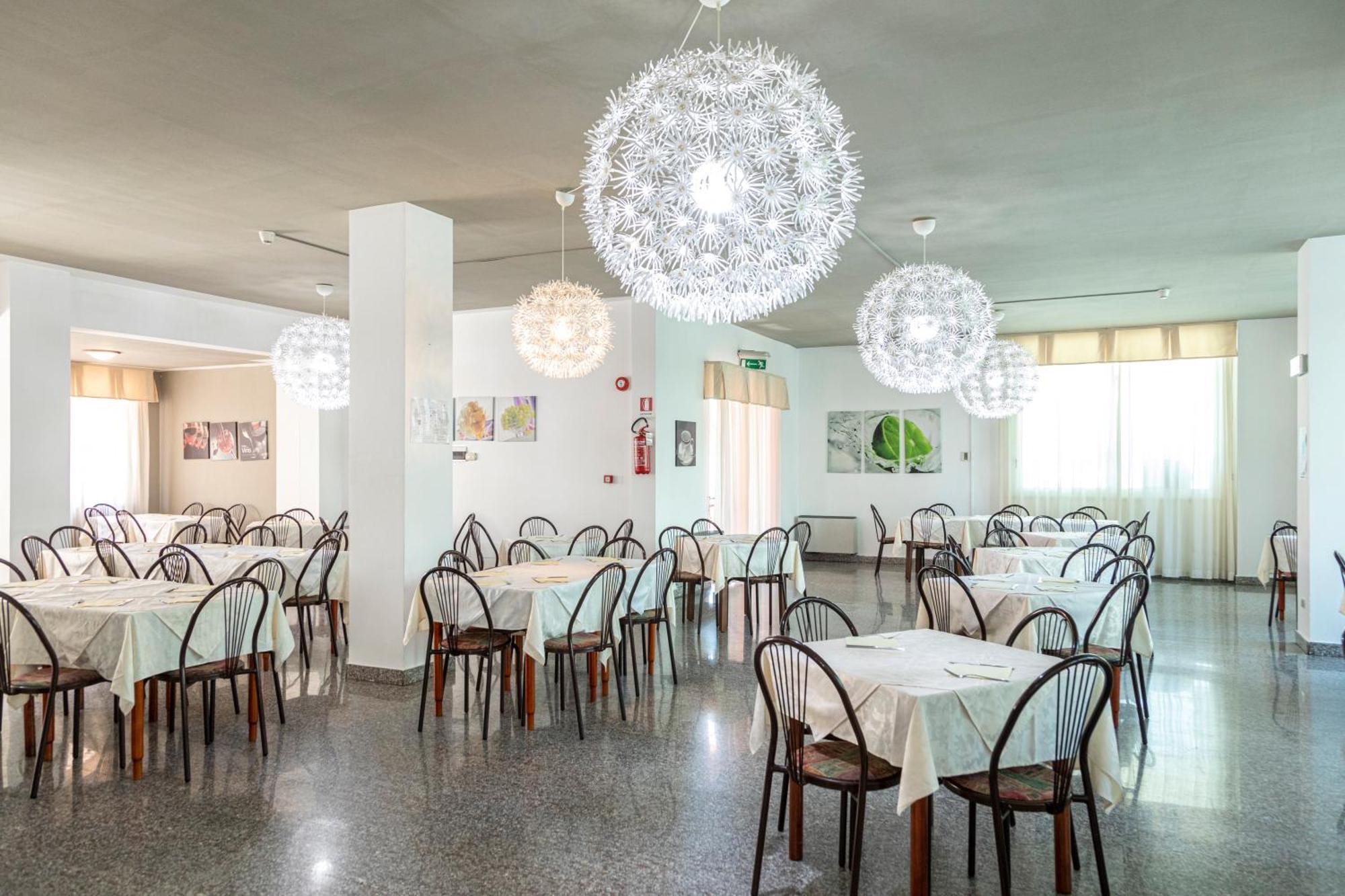 Family Hotel Mediterraneo - Azzurro Club Cesenatico Exteriér fotografie